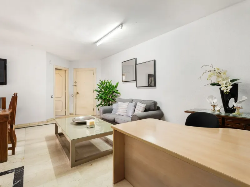 Apartment - Middle Floor Apartment в продаже в Marbella, Málaga. В доме 4 спален и 2 ванных комнат. Площадь дома 98 м²