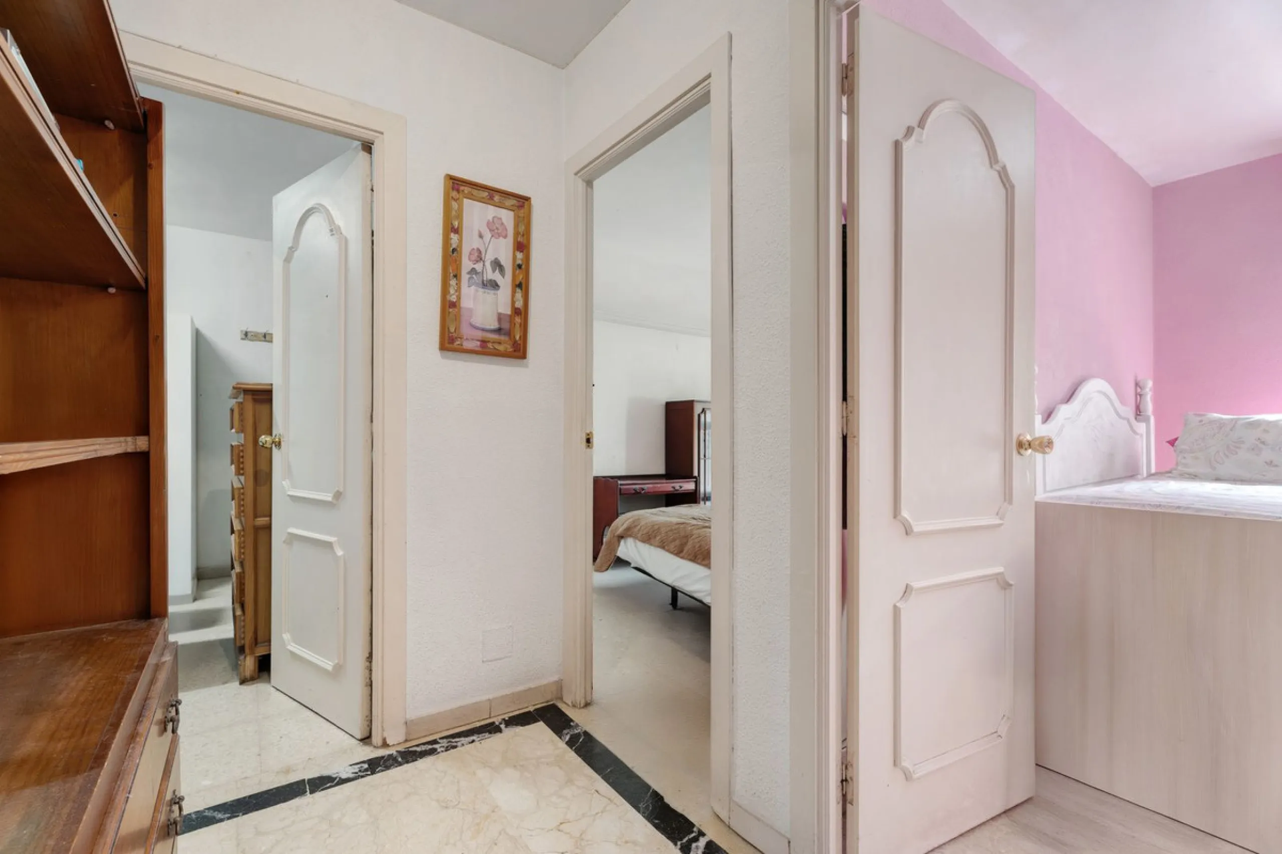 Apartment - Middle Floor Apartment в продаже в Marbella, Málaga. В доме 4 спален и 2 ванных комнат. Площадь дома 98 м²