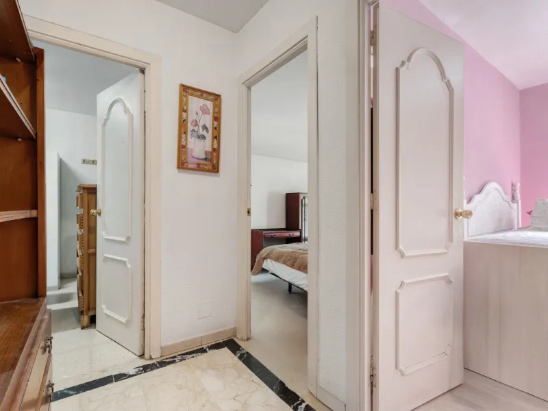 Apartment - Middle Floor Apartment в продаже в Marbella, Málaga. В доме 4 спален и 2 ванных комнат. Площадь дома 98 м²