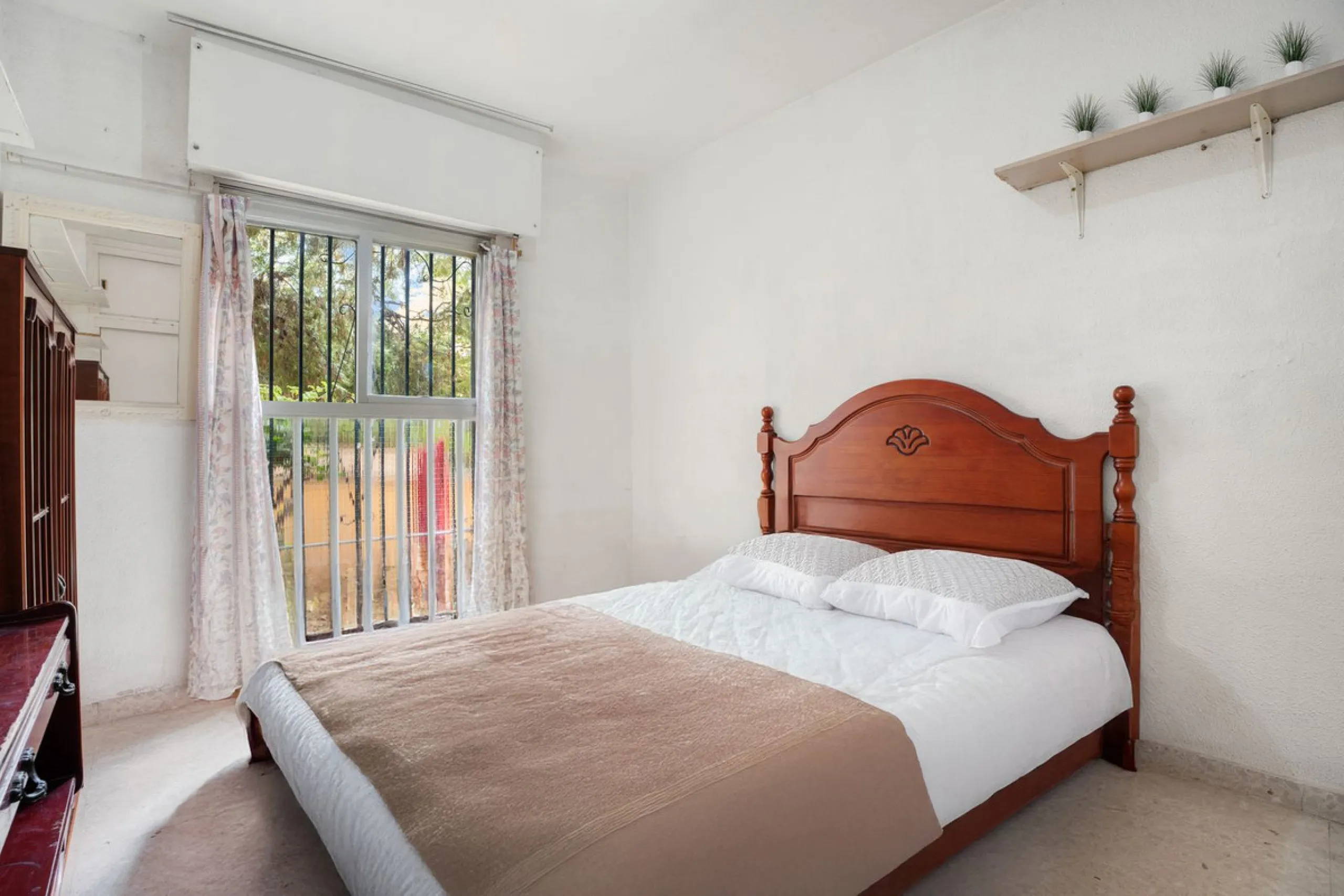 Apartment - Middle Floor Apartment в продаже в Marbella, Málaga. В доме 4 спален и 2 ванных комнат. Площадь дома 98 м²