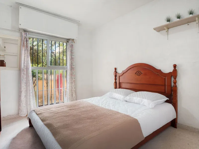 Apartment - Middle Floor Apartment в продаже в Marbella, Málaga. В доме 4 спален и 2 ванных комнат. Площадь дома 98 м²