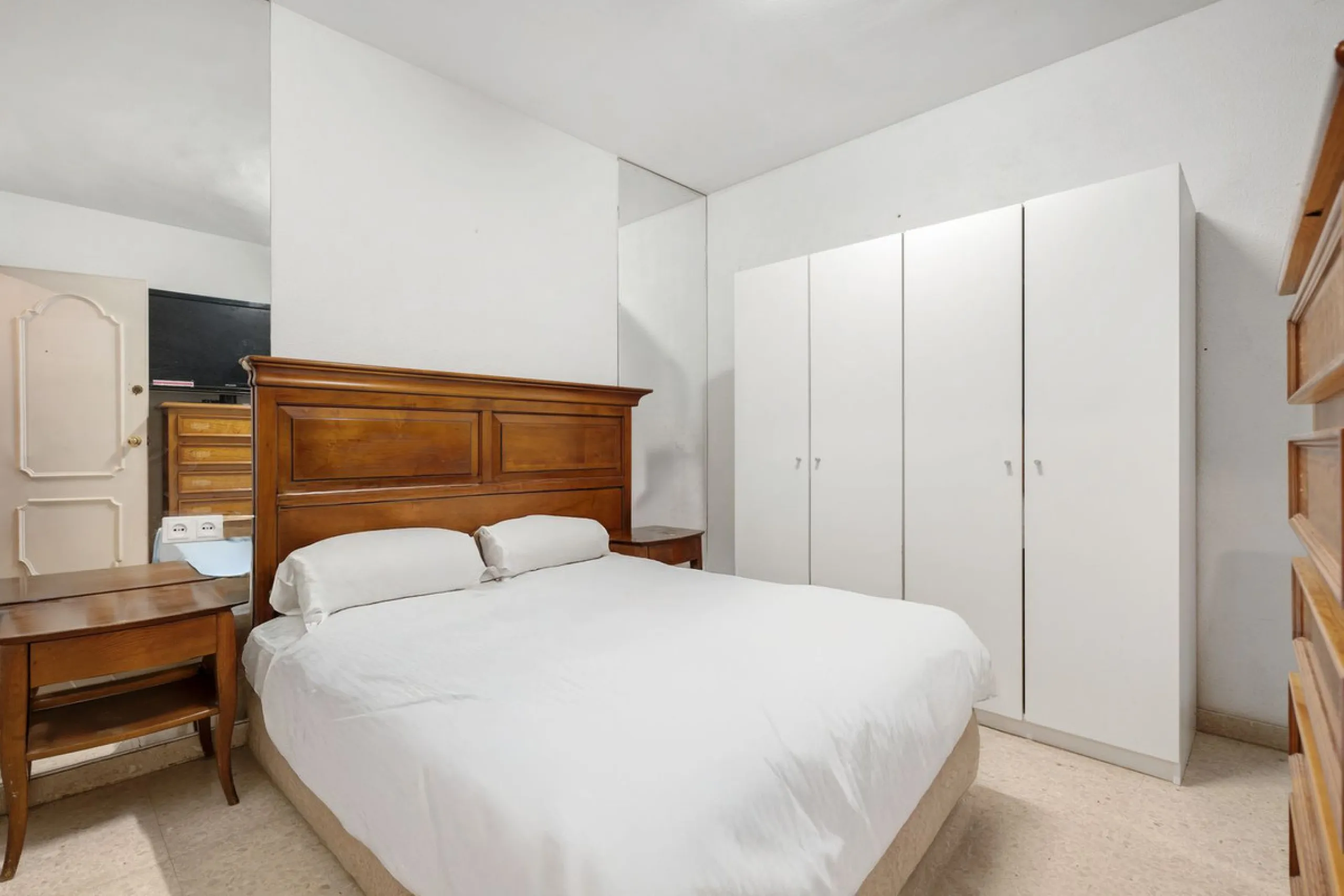 Apartment - Middle Floor Apartment в продаже в Marbella, Málaga. В доме 4 спален и 2 ванных комнат. Площадь дома 98 м²