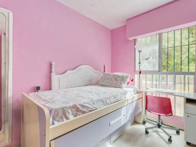 Apartment - Middle Floor Apartment в продаже в Marbella, Málaga. В доме 4 спален и 2 ванных комнат. Площадь дома 98 м²