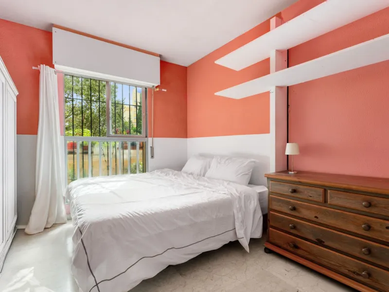 Apartment - Middle Floor Apartment в продаже в Marbella, Málaga. В доме 4 спален и 2 ванных комнат. Площадь дома 98 м²