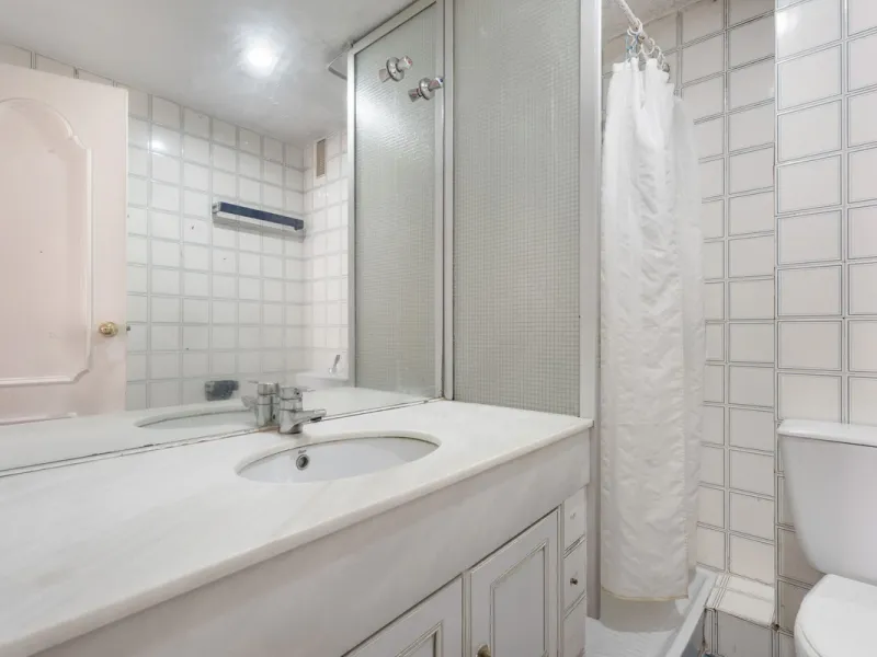 Apartment - Middle Floor Apartment в продаже в Marbella, Málaga. В доме 4 спален и 2 ванных комнат. Площадь дома 98 м²