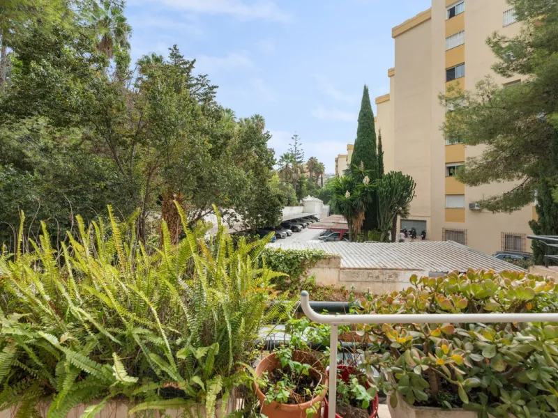 Apartment - Middle Floor Apartment в продаже в Marbella, Málaga. В доме 4 спален и 2 ванных комнат. Площадь дома 98 м²