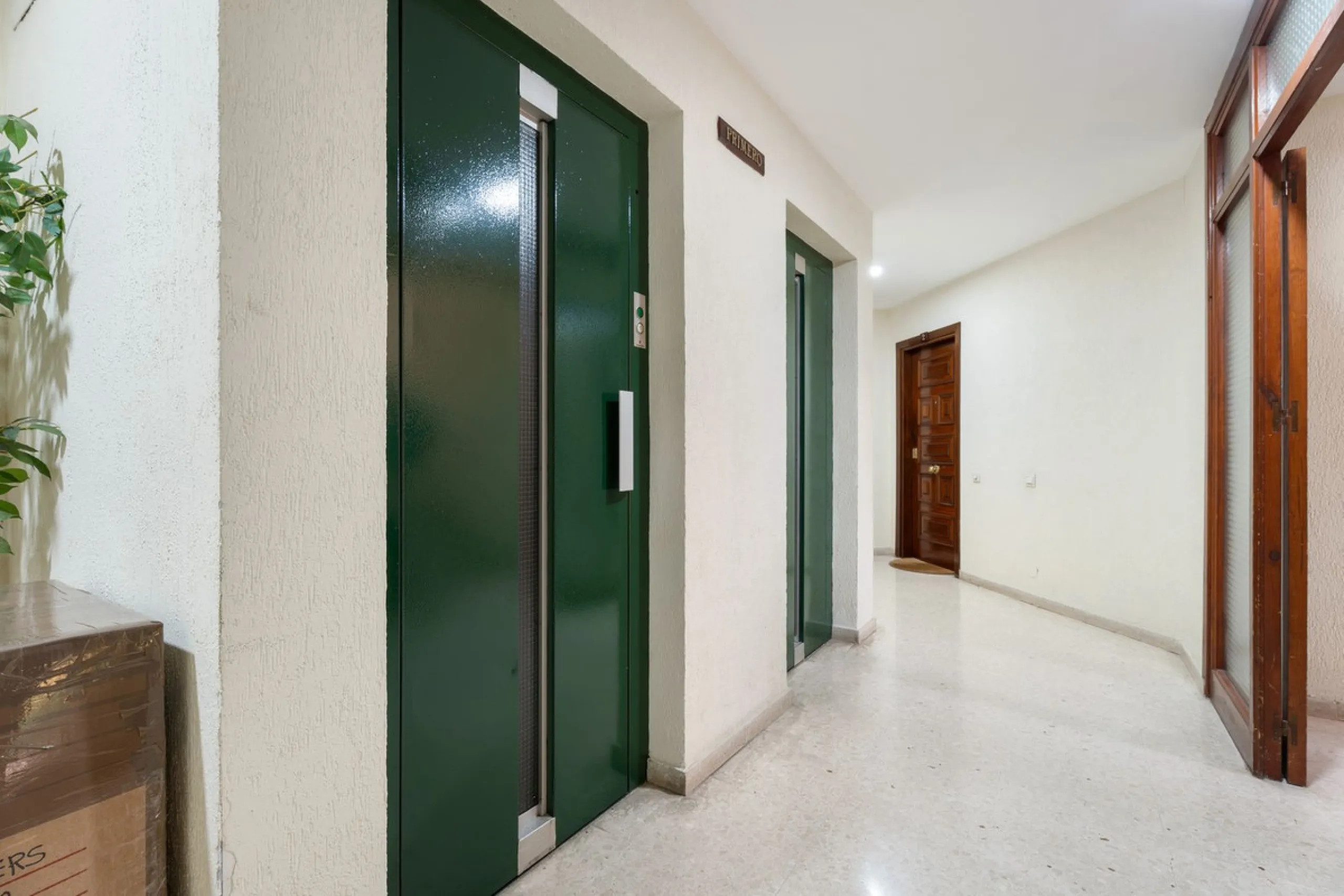 Apartment - Middle Floor Apartment в продаже в Marbella, Málaga. В доме 4 спален и 2 ванных комнат. Площадь дома 98 м²