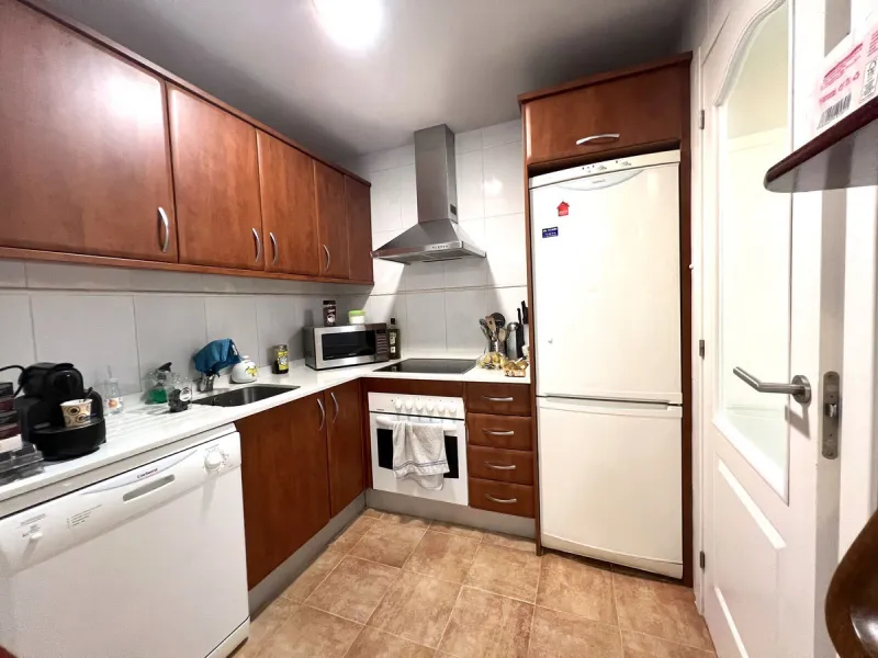 Beautiful one bedroom apartment with spacious lounge dining room, fitted kitchen and terrace. Property has air conditioning, marble floors, 1 storage room and a parking space in the underground garage.