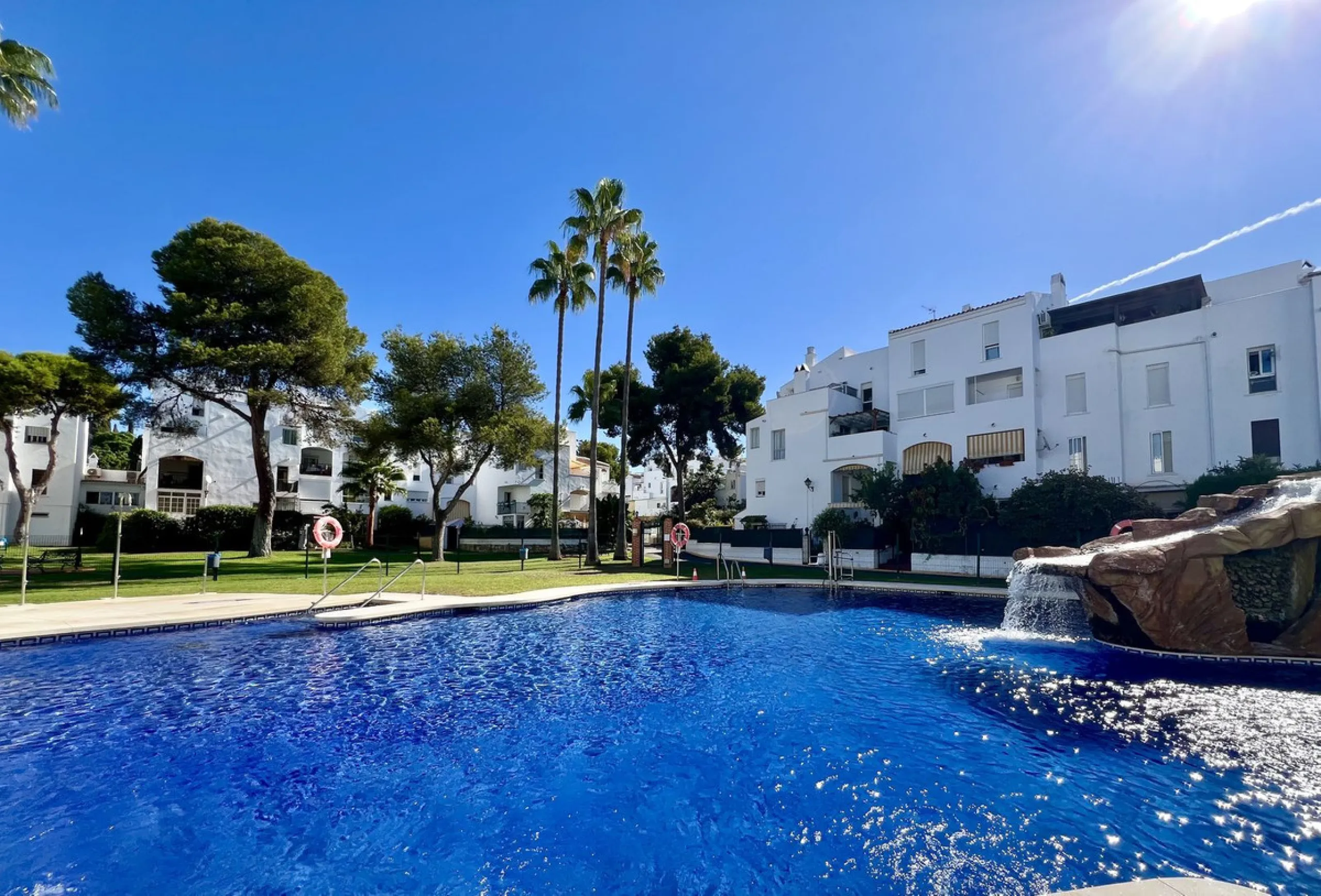 Apartment - Top Floor Apartment в продаже в Marbella, Málaga. В доме 3 спален и 2 ванных комнат. Площадь дома 106 м²