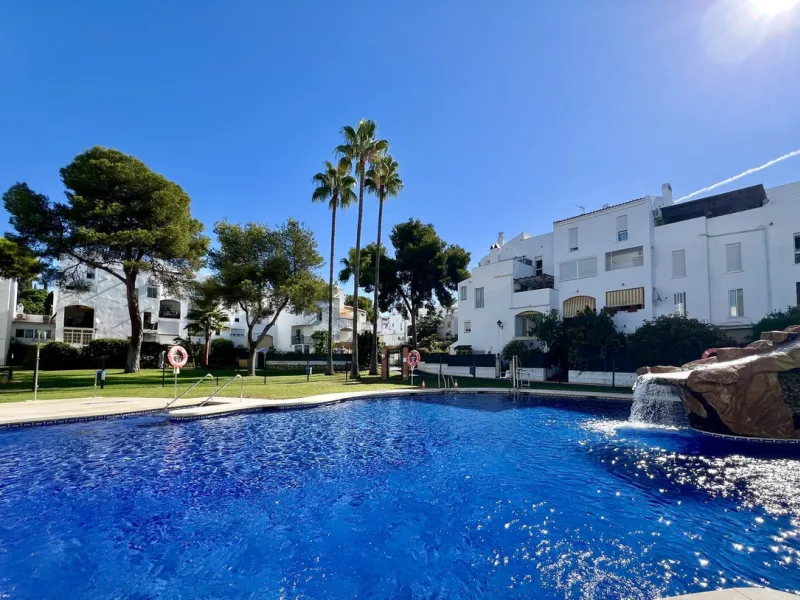 Apartment - Top Floor Apartment в продаже в Marbella, Málaga. В доме 3 спален и 2 ванных комнат. Площадь дома 106 м²