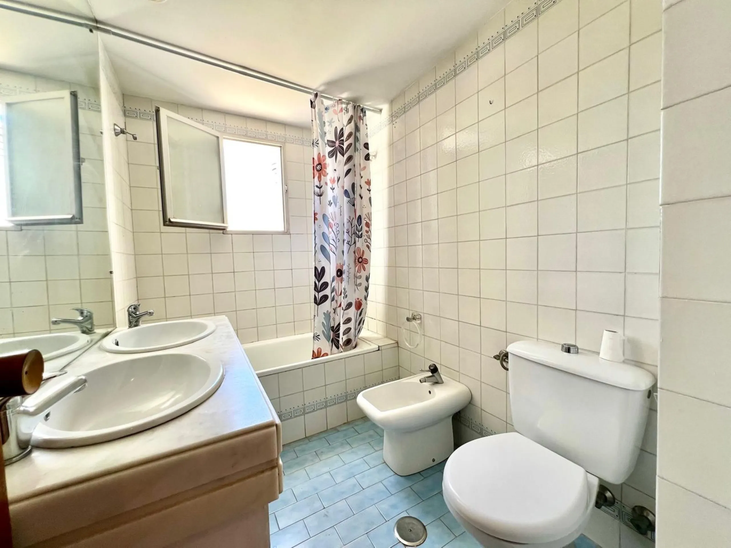 Apartment - Top Floor Apartment в продаже в Marbella, Málaga. В доме 3 спален и 2 ванных комнат. Площадь дома 106 м²