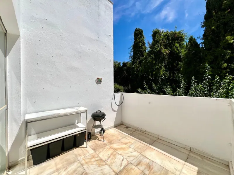 Apartment - Top Floor Apartment в продаже в Marbella, Málaga. В доме 3 спален и 2 ванных комнат. Площадь дома 106 м²