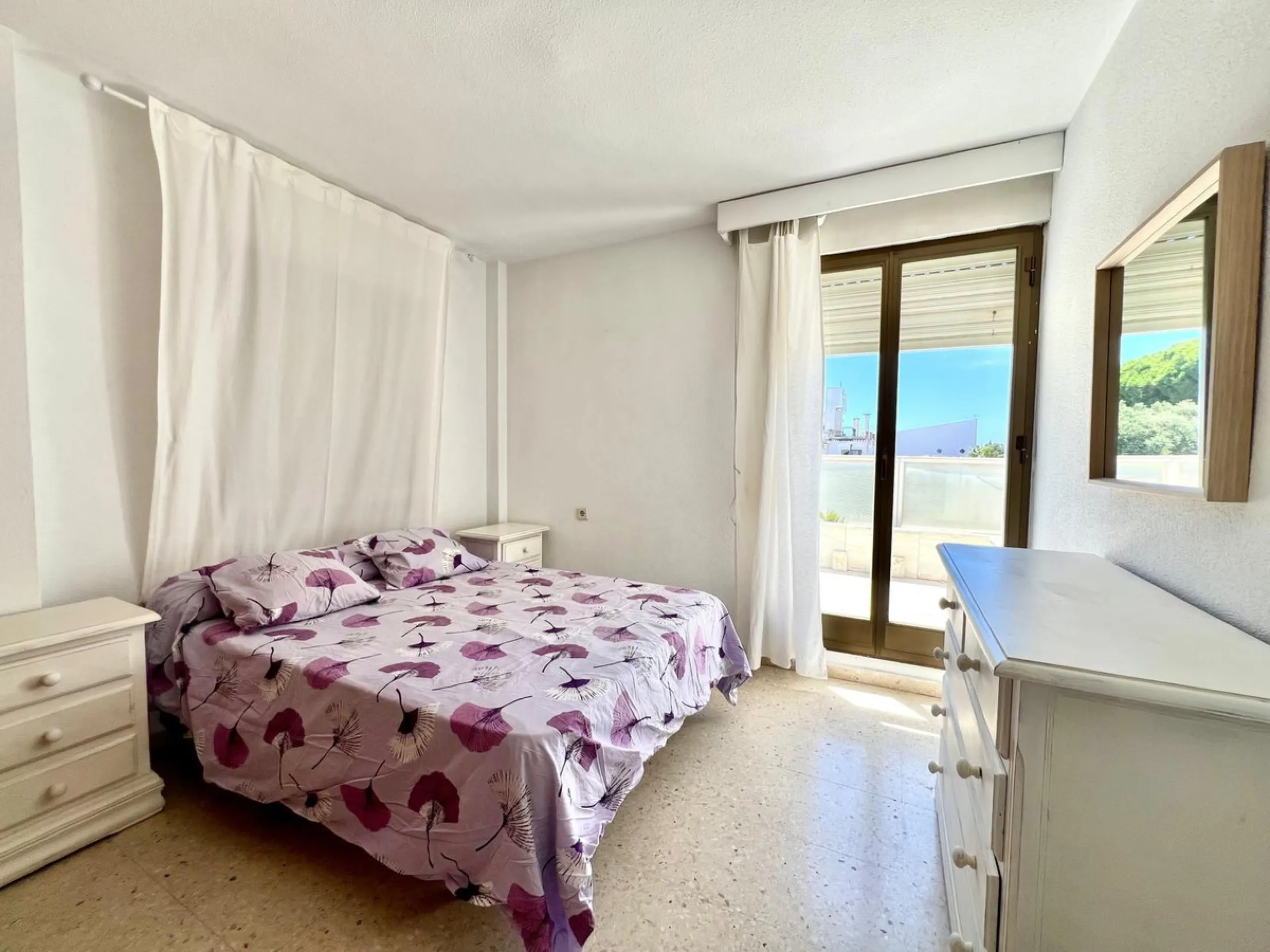 Apartment - Top Floor Apartment в продаже в Marbella, Málaga. В доме 3 спален и 2 ванных комнат. Площадь дома 106 м²