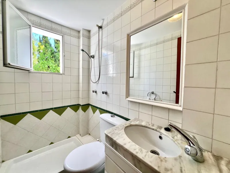 Apartment - Top Floor Apartment в продаже в Marbella, Málaga. В доме 3 спален и 2 ванных комнат. Площадь дома 106 м²