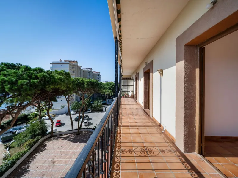 Apartment - Middle Floor Apartment в продаже в Mijas, Málaga. В доме 2 спален и 2 ванных комнат. Площадь дома 75 м²