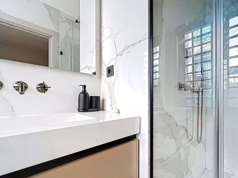 Elegante piso reformado de 2 dormitorios en el centro de Barcelona