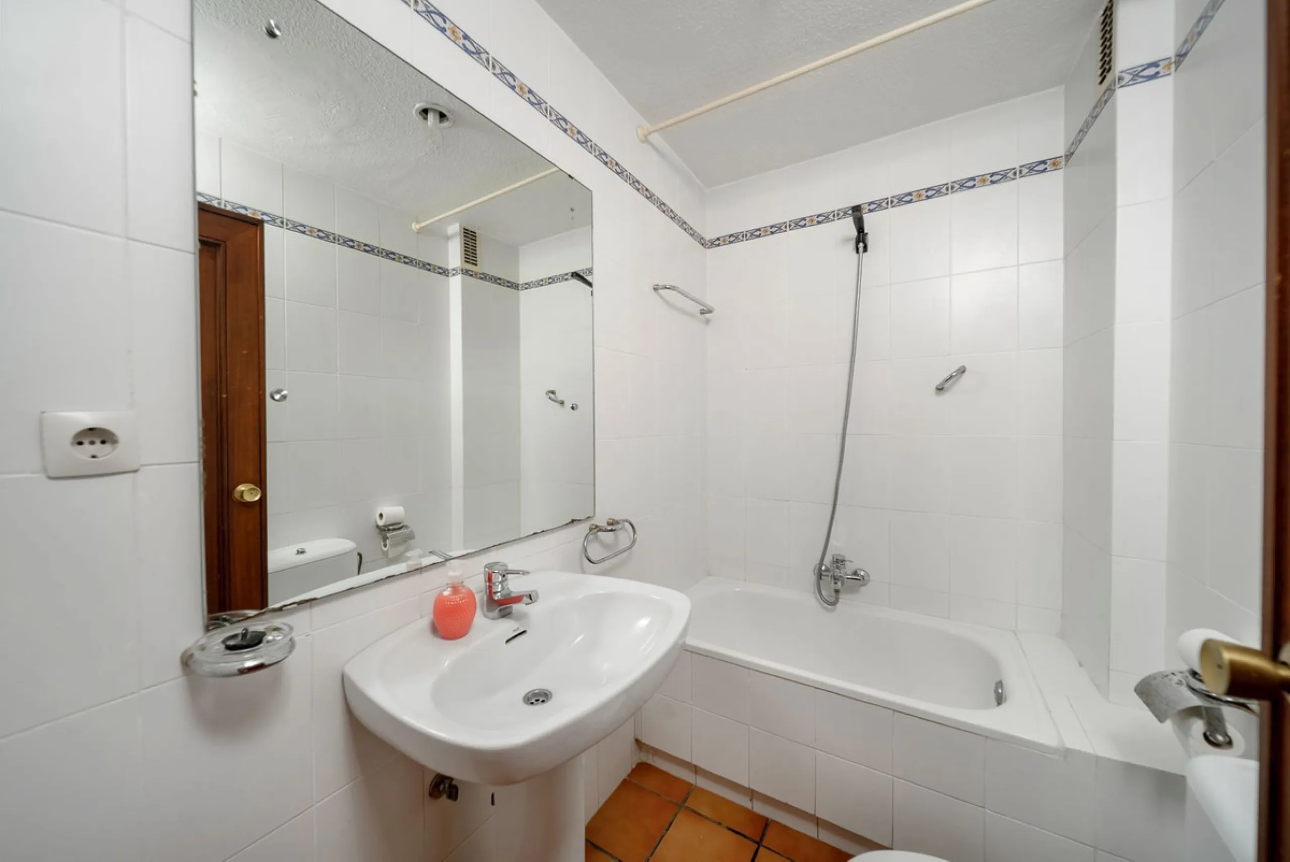 Apartment - Middle Floor Apartment в продаже в Mijas, Málaga. В доме 2 спален и 2 ванных комнат. Площадь дома 75 м²