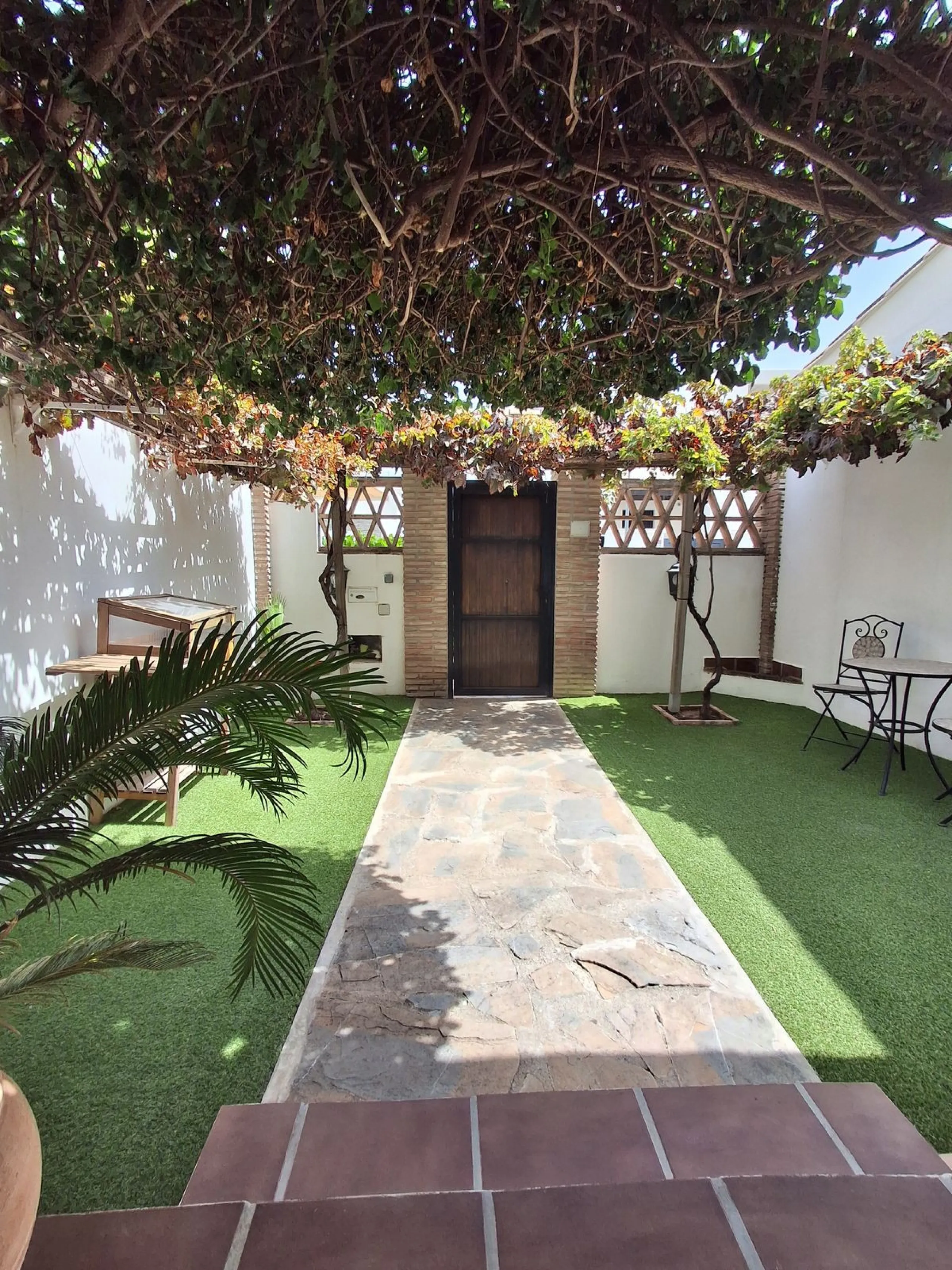 Elegant 4-Bedroom Semi-Detached House with Garden, Jacuzzi, Garage & Laundry Room in Marbella