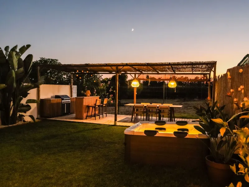Elegant 4-Bedroom Semi-Detached House with Garden, Jacuzzi, Garage & Laundry Room in Marbella
