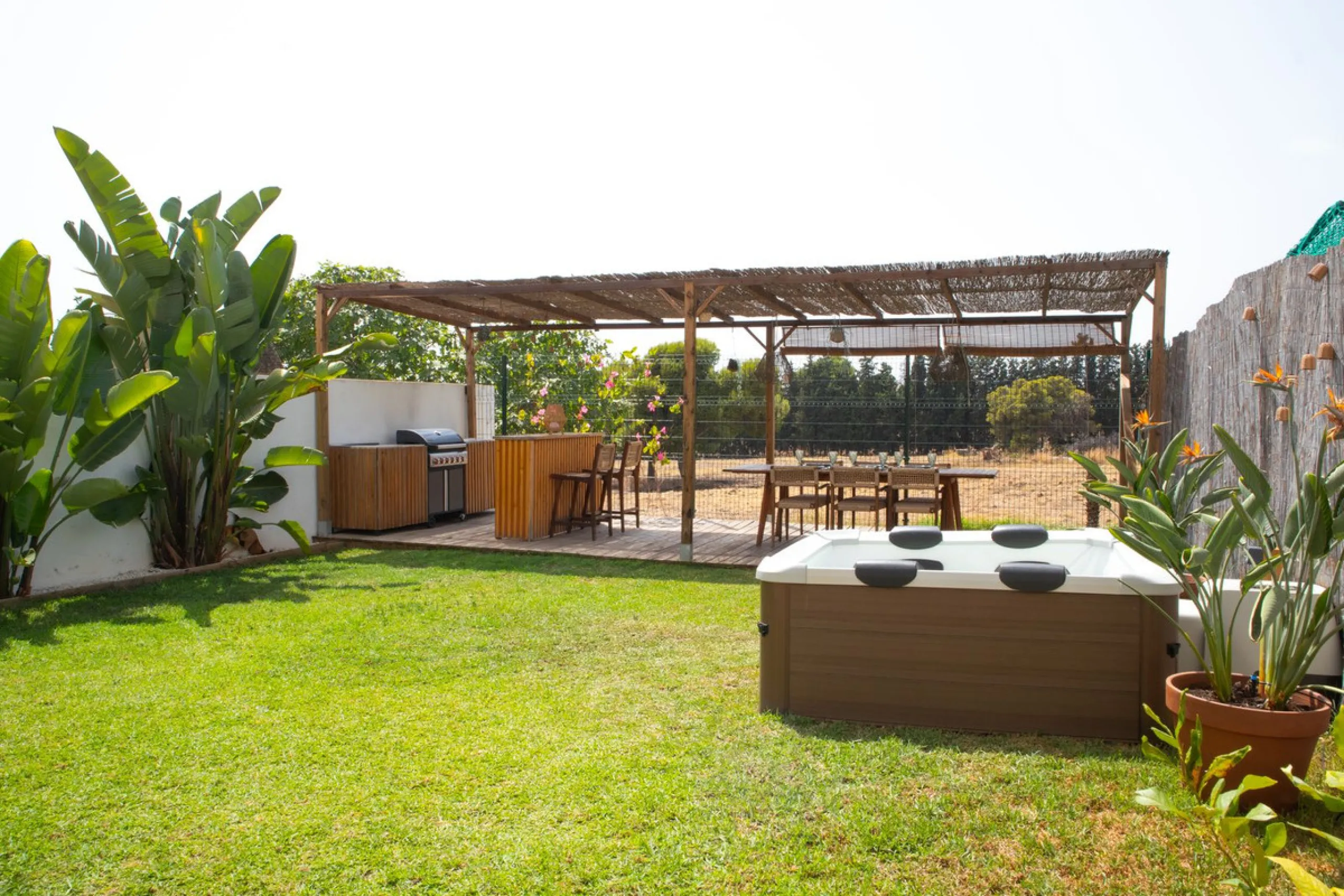 Elegant 4-Bedroom Semi-Detached House with Garden, Jacuzzi, Garage & Laundry Room in Marbella