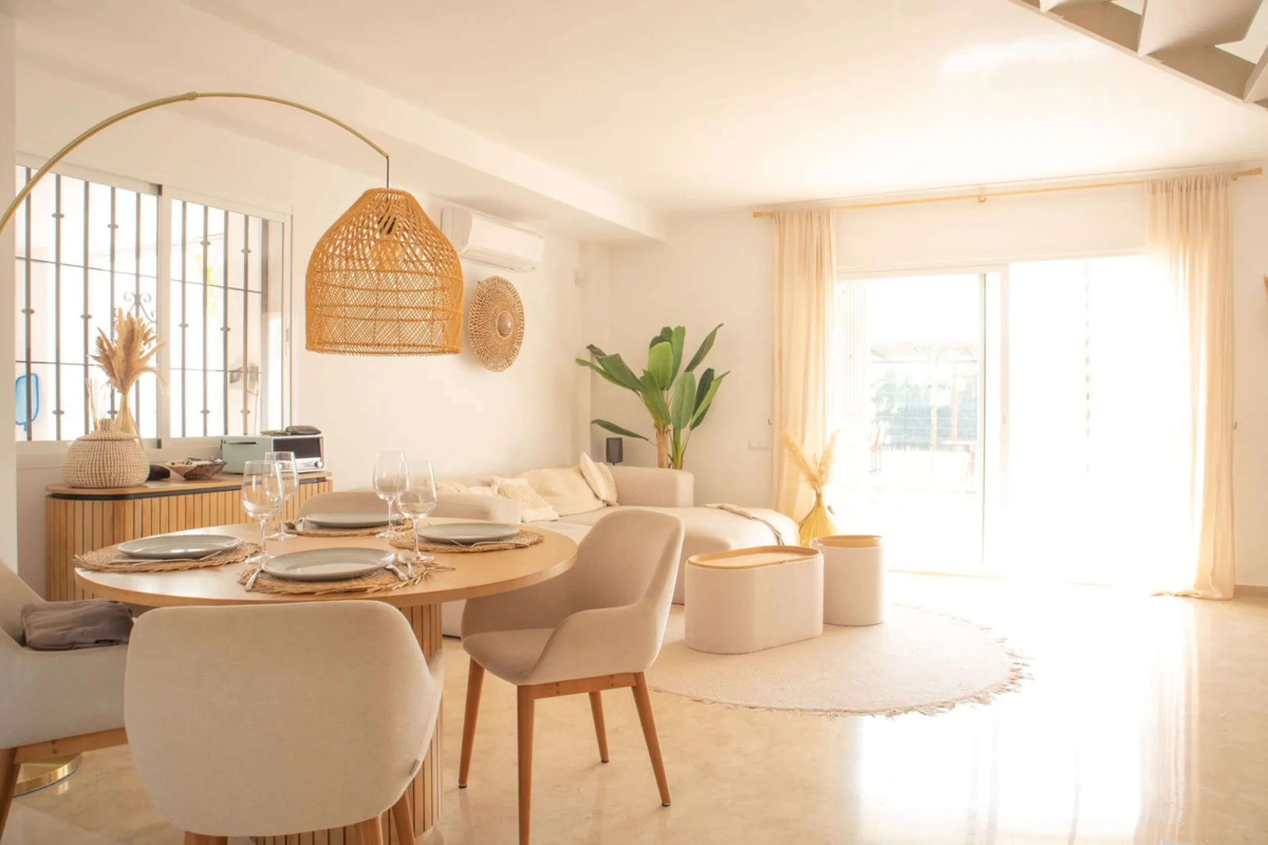 Elegant 4-Bedroom Semi-Detached House with Garden, Jacuzzi, Garage & Laundry Room in Marbella