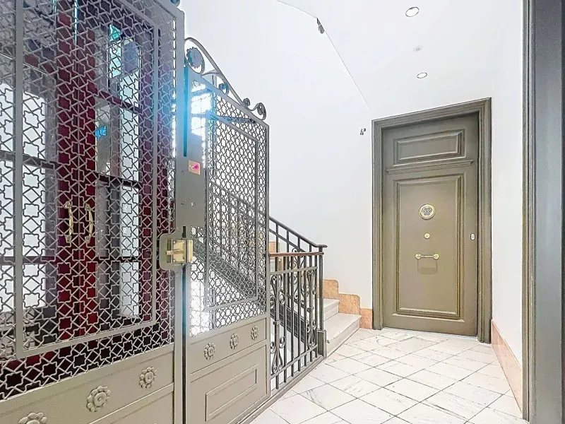 Elegante piso reformado de 2 dormitorios en el centro de Barcelona