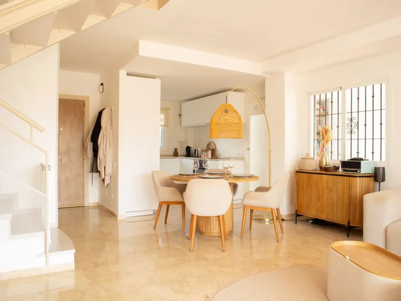 Elegant 4-Bedroom Semi-Detached House with Garden, Jacuzzi, Garage & Laundry Room in Marbella
