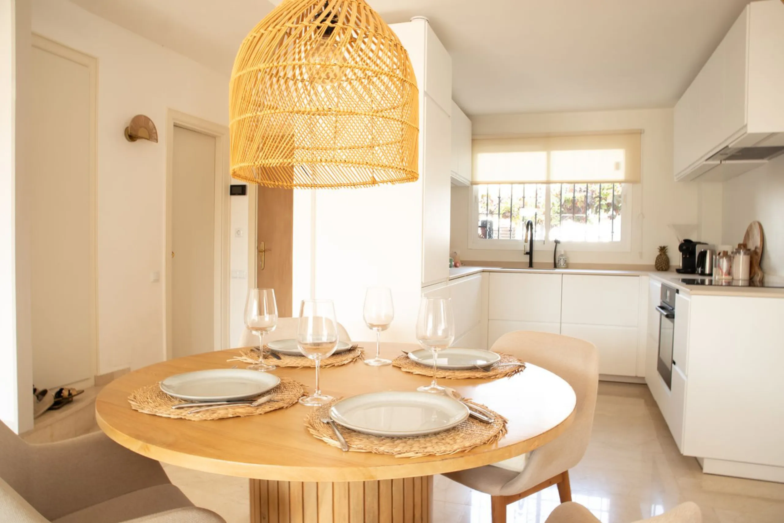 Elegant 4-Bedroom Semi-Detached House with Garden, Jacuzzi, Garage & Laundry Room in Marbella