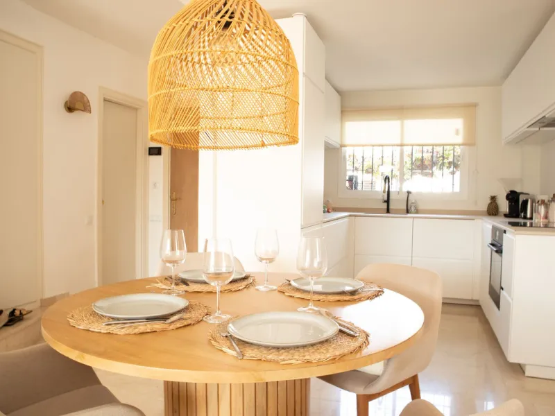 Elegant 4-Bedroom Semi-Detached House with Garden, Jacuzzi, Garage & Laundry Room in Marbella