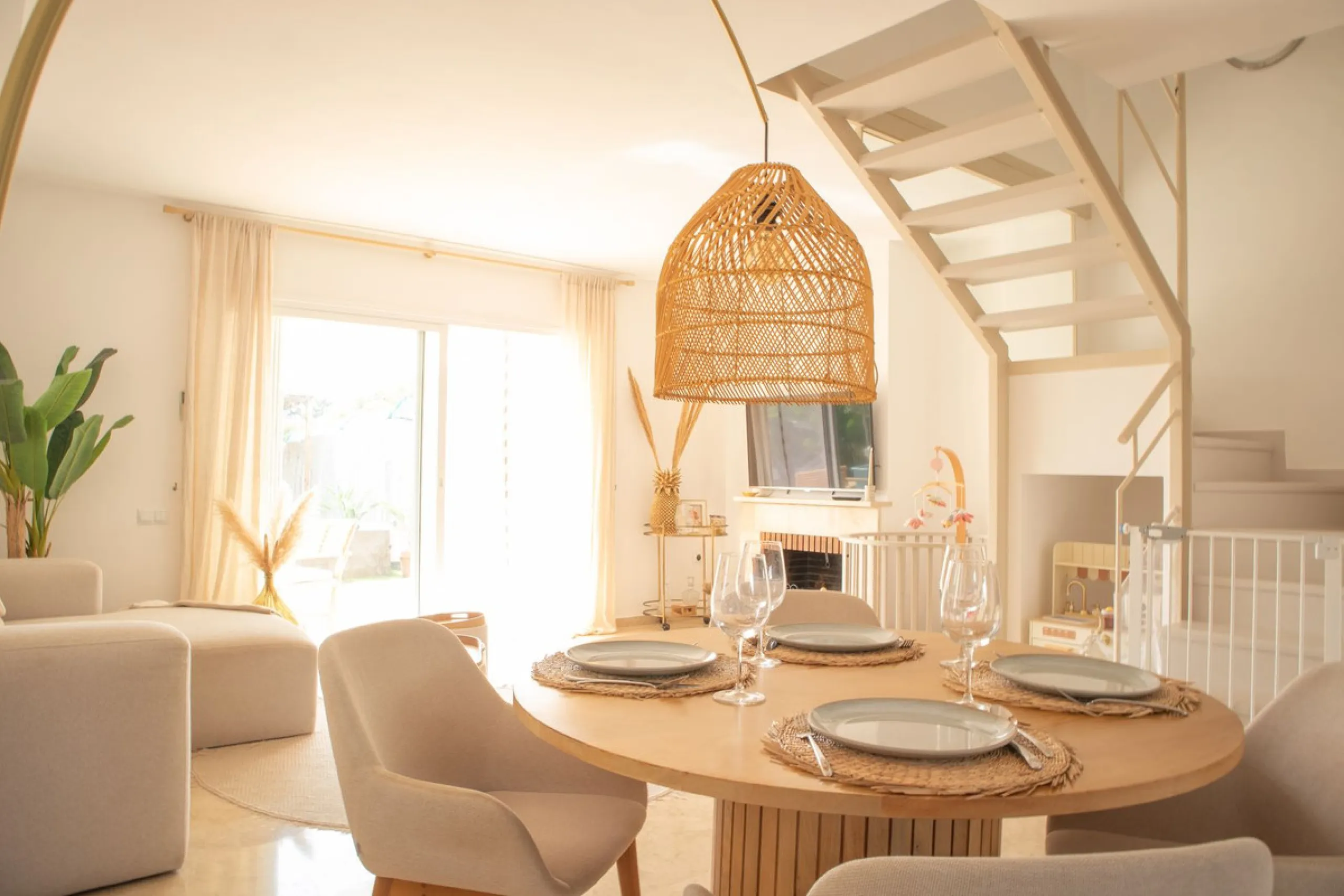 Elegant 4-Bedroom Semi-Detached House with Garden, Jacuzzi, Garage & Laundry Room in Marbella