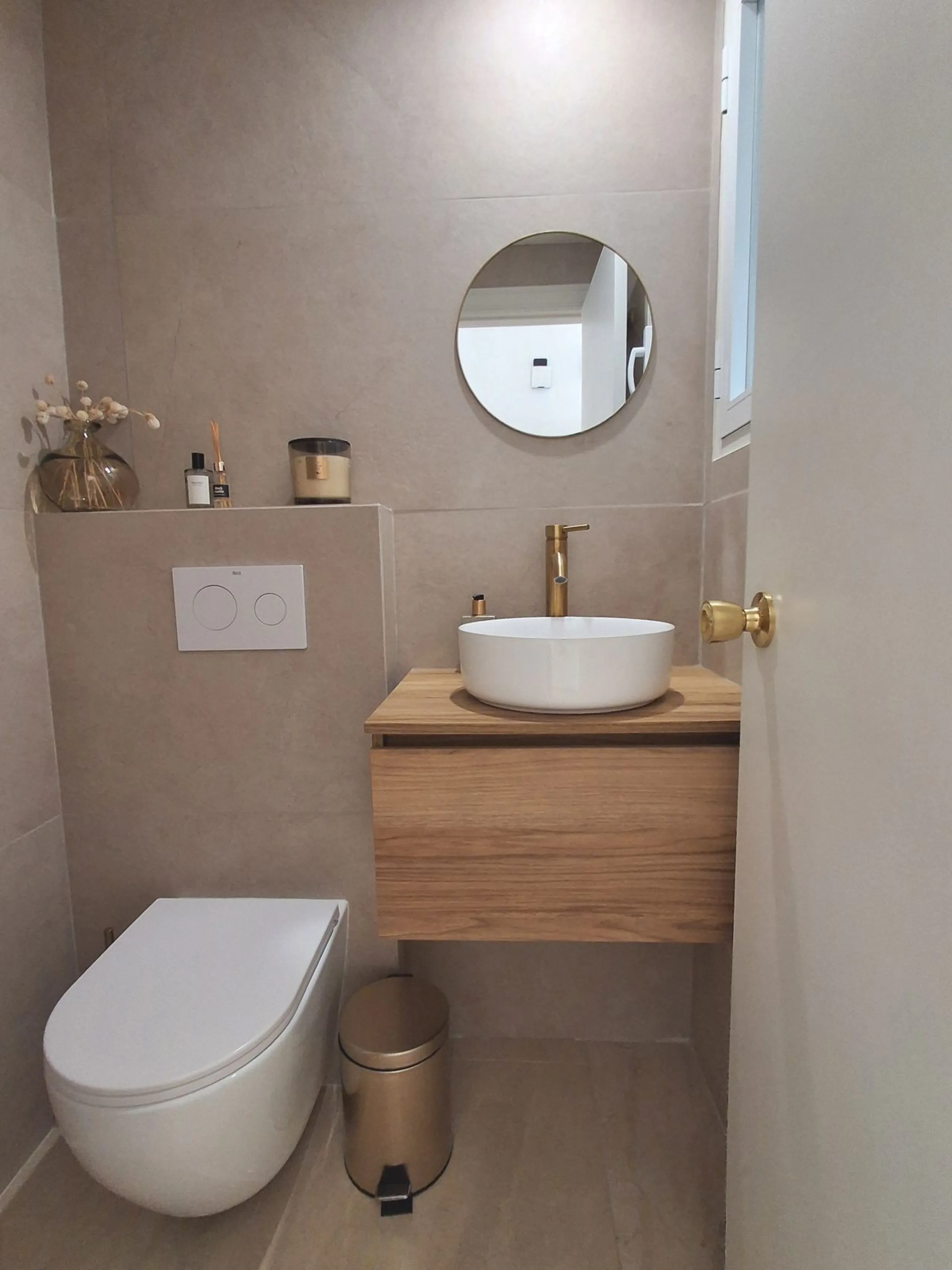 Elegant 4-Bedroom Semi-Detached House with Garden, Jacuzzi, Garage & Laundry Room in Marbella