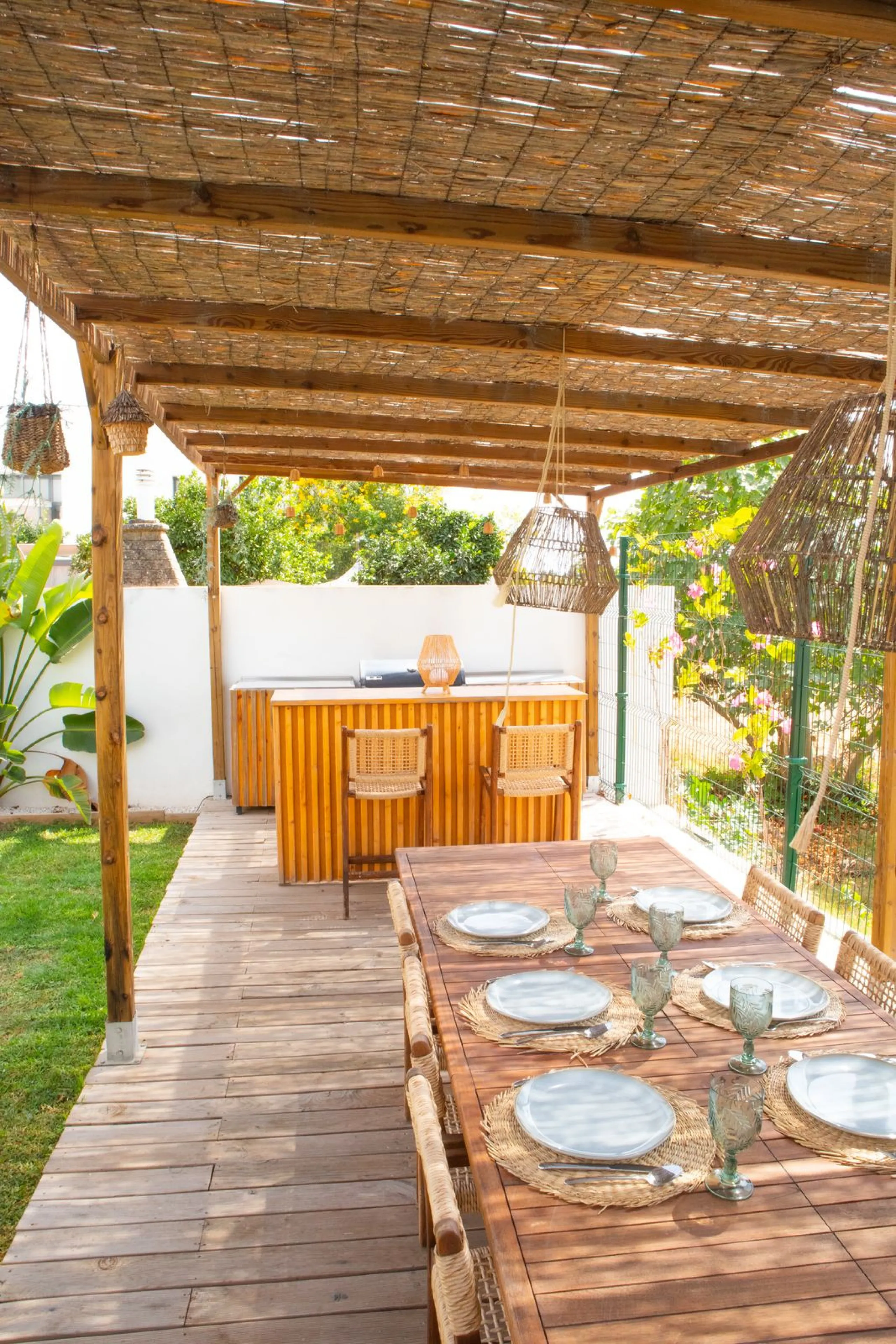 Elegant 4-Bedroom Semi-Detached House with Garden, Jacuzzi, Garage & Laundry Room in Marbella