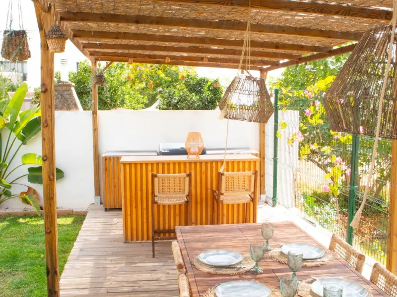 Elegant 4-Bedroom Semi-Detached House with Garden, Jacuzzi, Garage & Laundry Room in Marbella