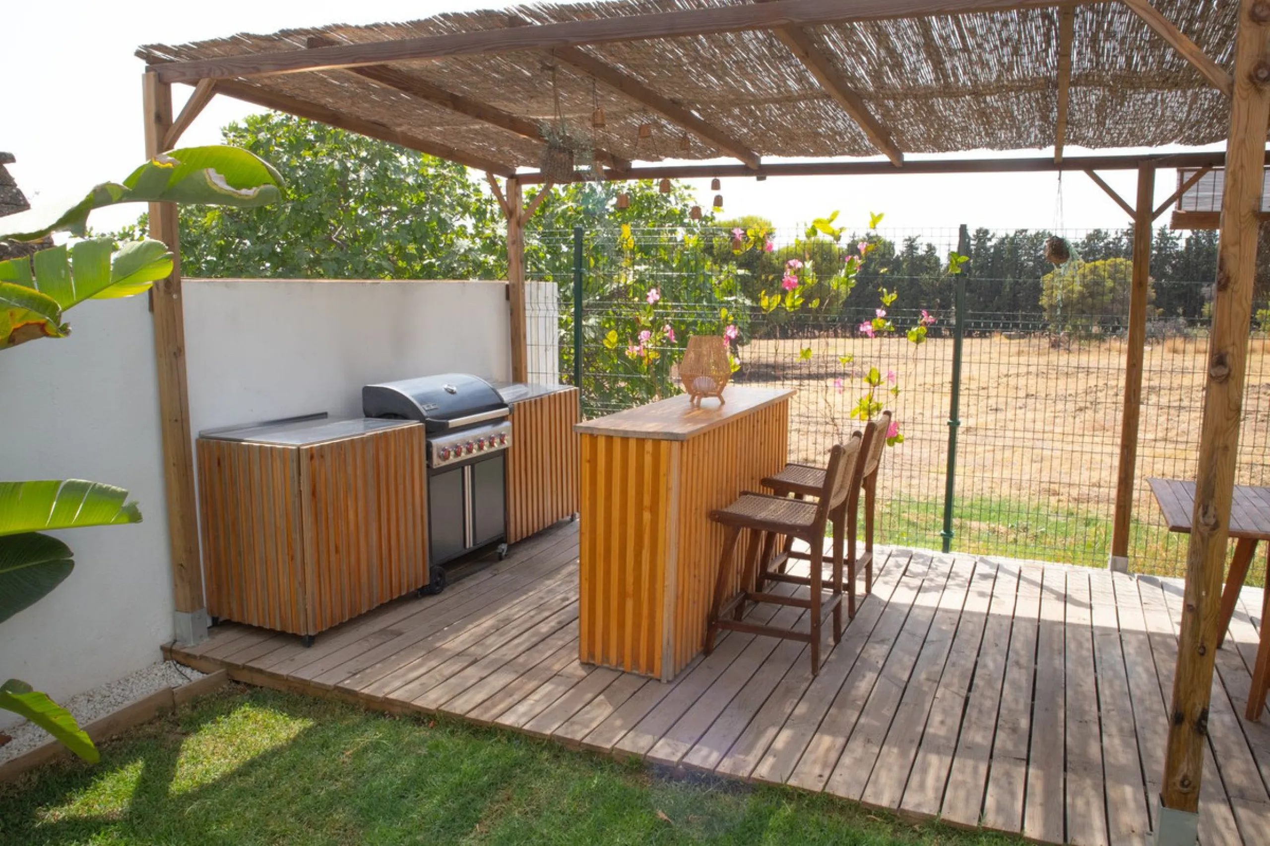 Elegant 4-Bedroom Semi-Detached House with Garden, Jacuzzi, Garage & Laundry Room in Marbella