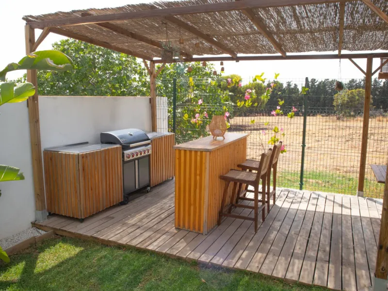 Elegant 4-Bedroom Semi-Detached House with Garden, Jacuzzi, Garage & Laundry Room in Marbella