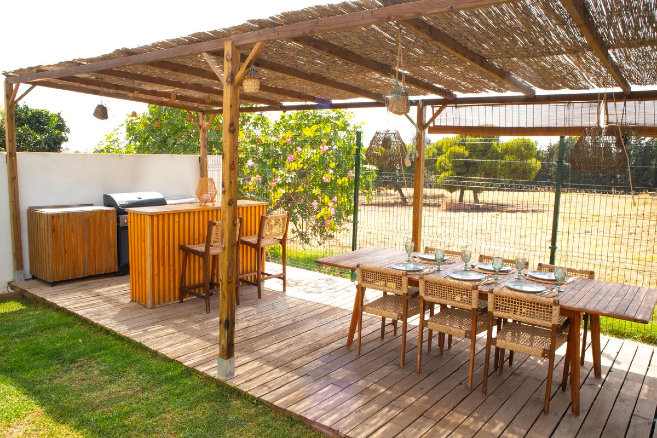 Elegant 4-Bedroom Semi-Detached House with Garden, Jacuzzi, Garage & Laundry Room in Marbella