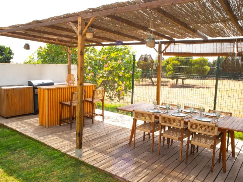 Elegant 4-Bedroom Semi-Detached House with Garden, Jacuzzi, Garage & Laundry Room in Marbella