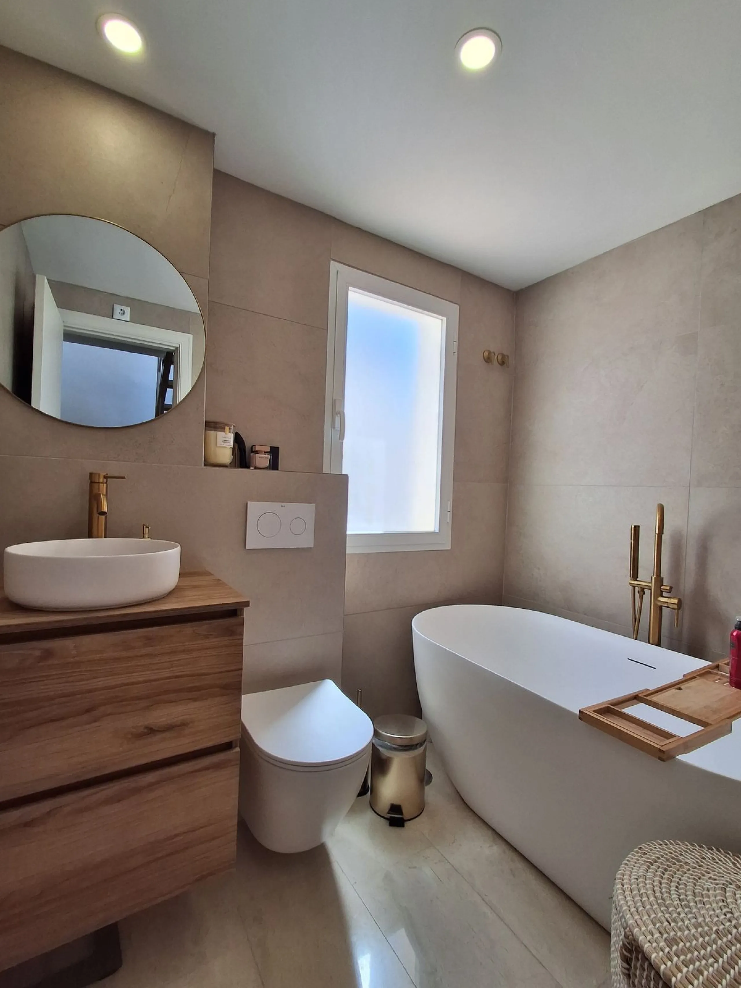 Elegant 4-Bedroom Semi-Detached House with Garden, Jacuzzi, Garage & Laundry Room in Marbella