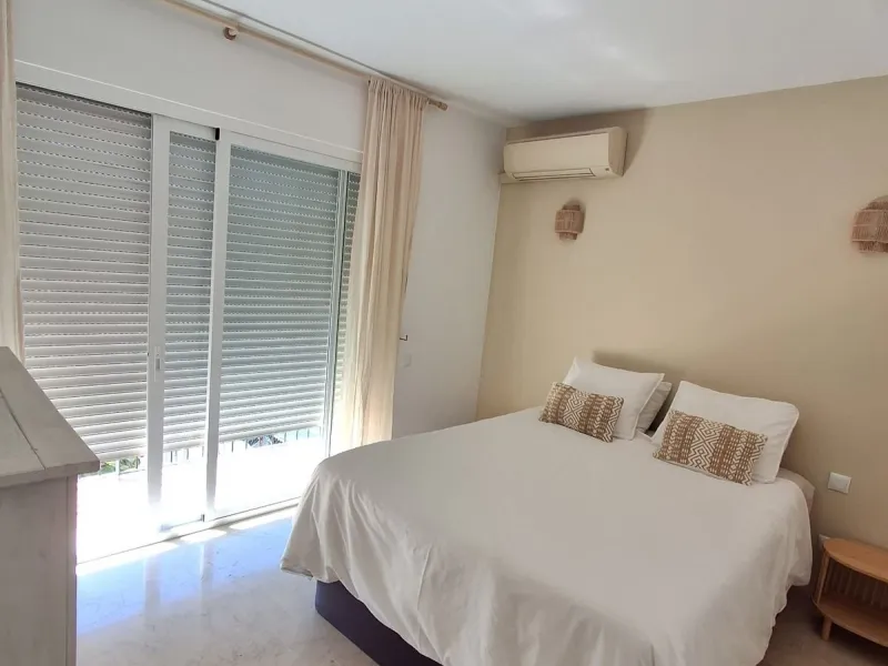 Elegant 4-Bedroom Semi-Detached House with Garden, Jacuzzi, Garage & Laundry Room in Marbella