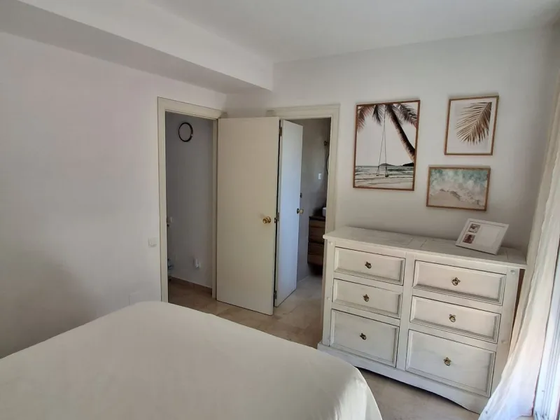 Elegant 4-Bedroom Semi-Detached House with Garden, Jacuzzi, Garage & Laundry Room in Marbella