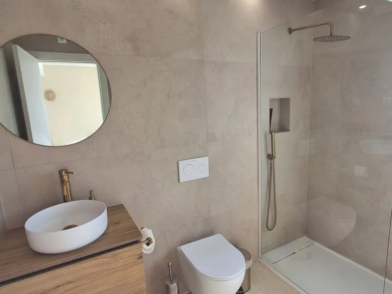 Elegant 4-Bedroom Semi-Detached House with Garden, Jacuzzi, Garage & Laundry Room in Marbella