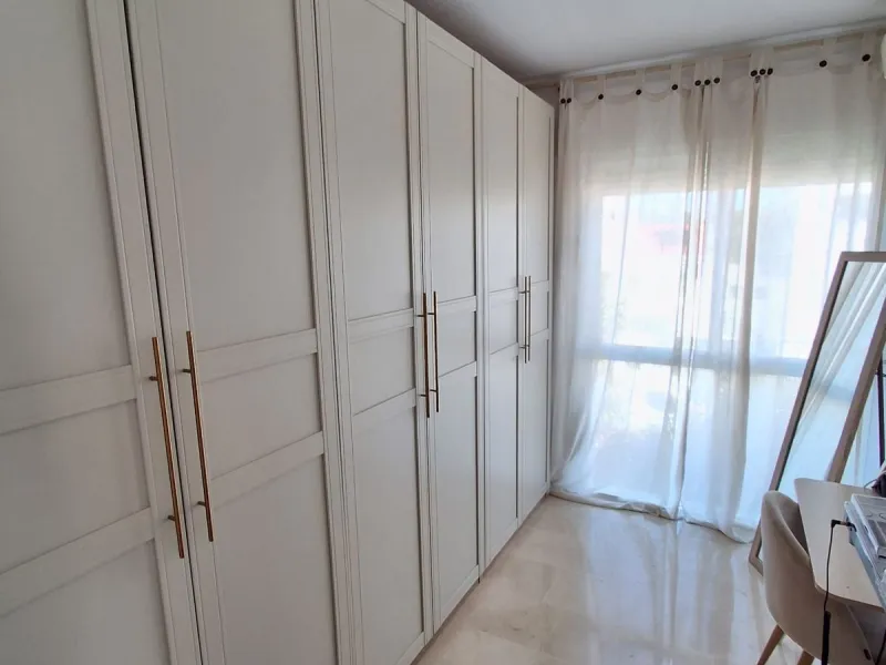 Elegant 4-Bedroom Semi-Detached House with Garden, Jacuzzi, Garage & Laundry Room in Marbella