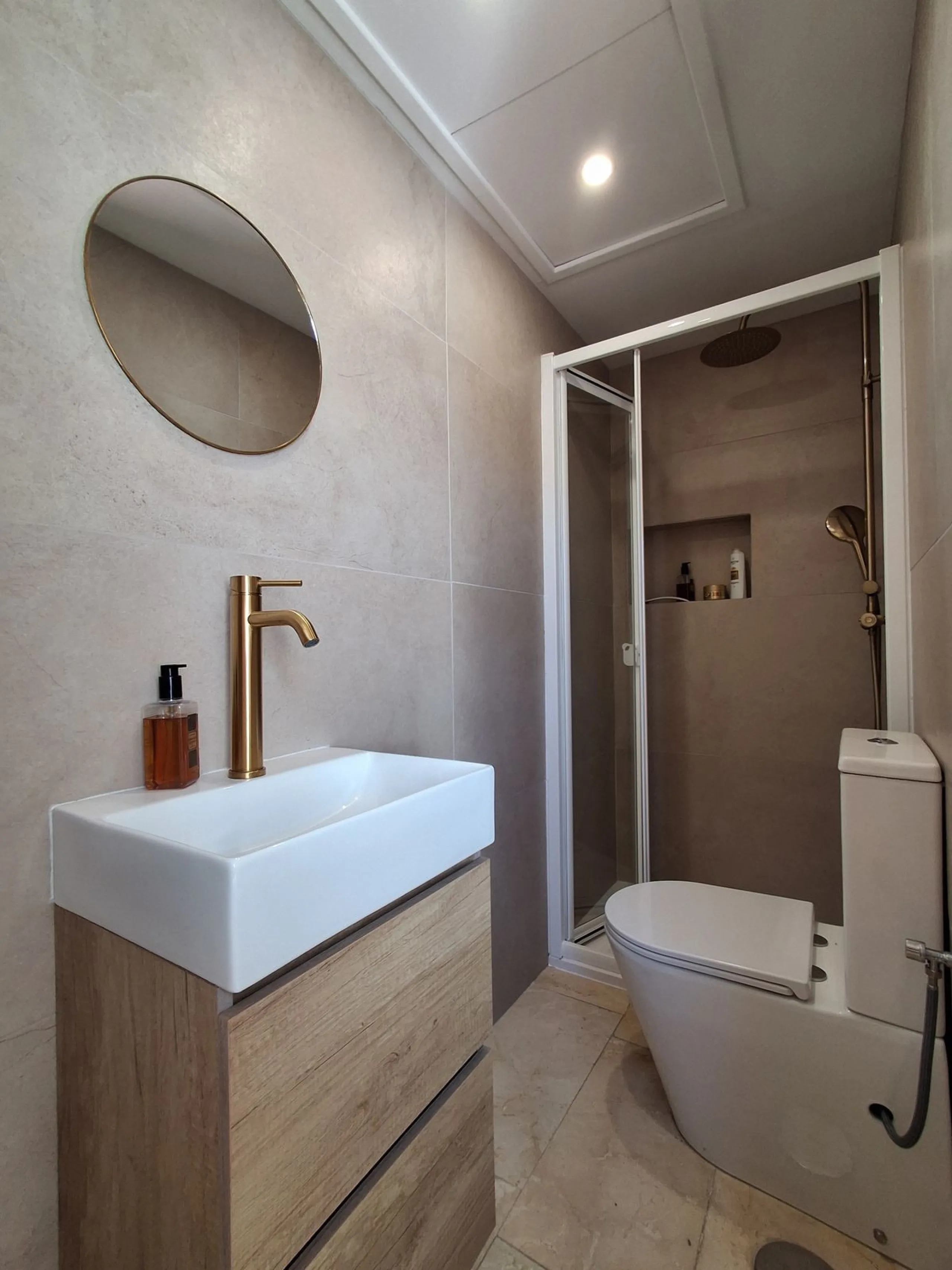 Elegant 4-Bedroom Semi-Detached House with Garden, Jacuzzi, Garage & Laundry Room in Marbella