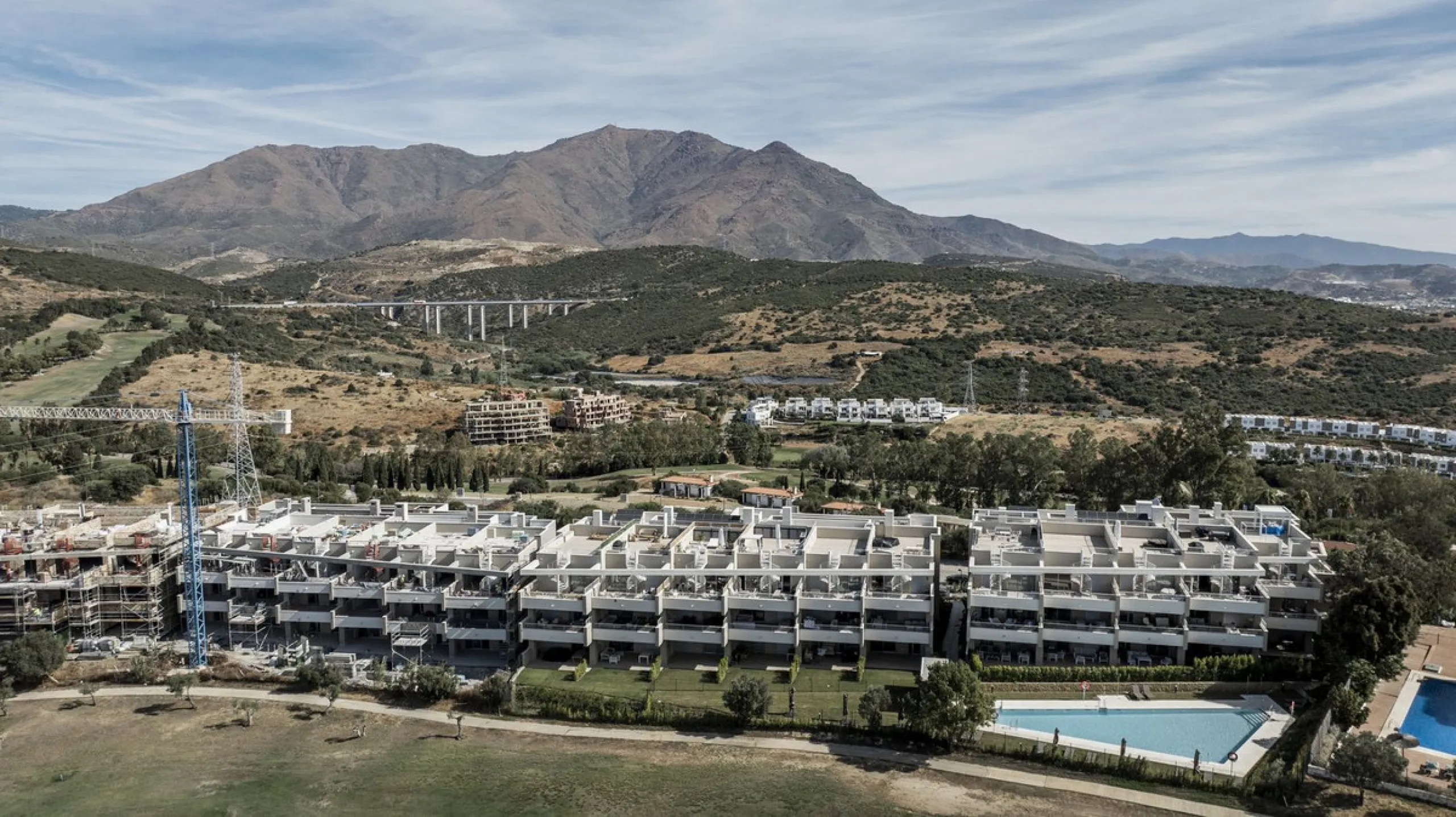 Elegant 3-Bedroom Apartment in Sunny Golf, Estepona
