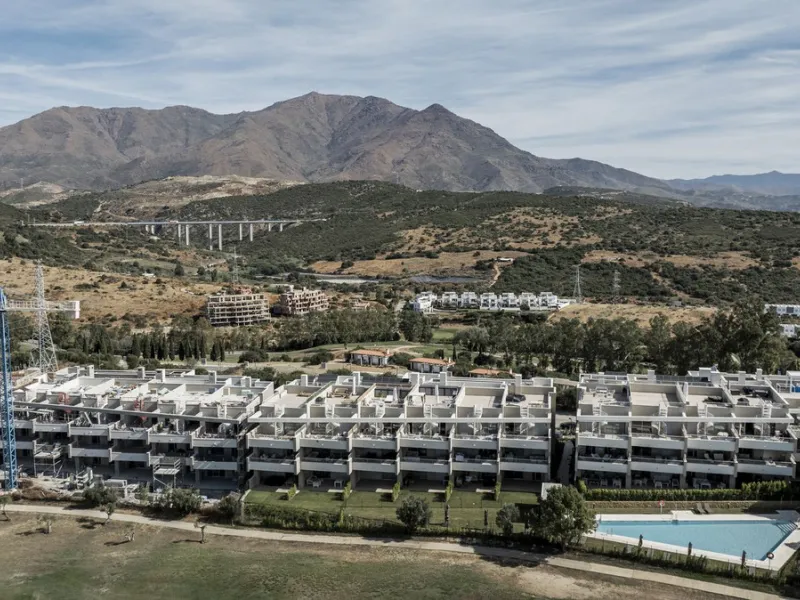 Elegant 3-Bedroom Apartment in Sunny Golf, Estepona