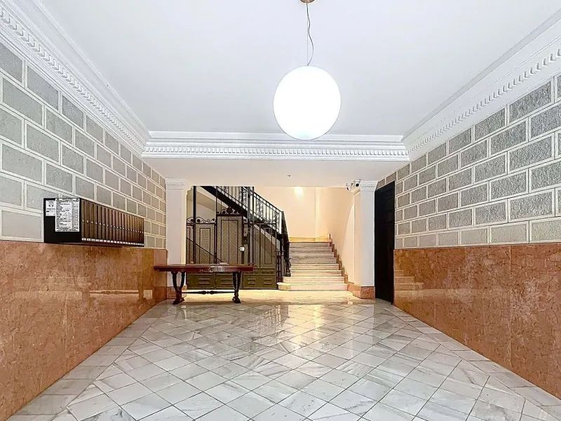 Elegante piso reformado de 2 dormitorios en el centro de Barcelona