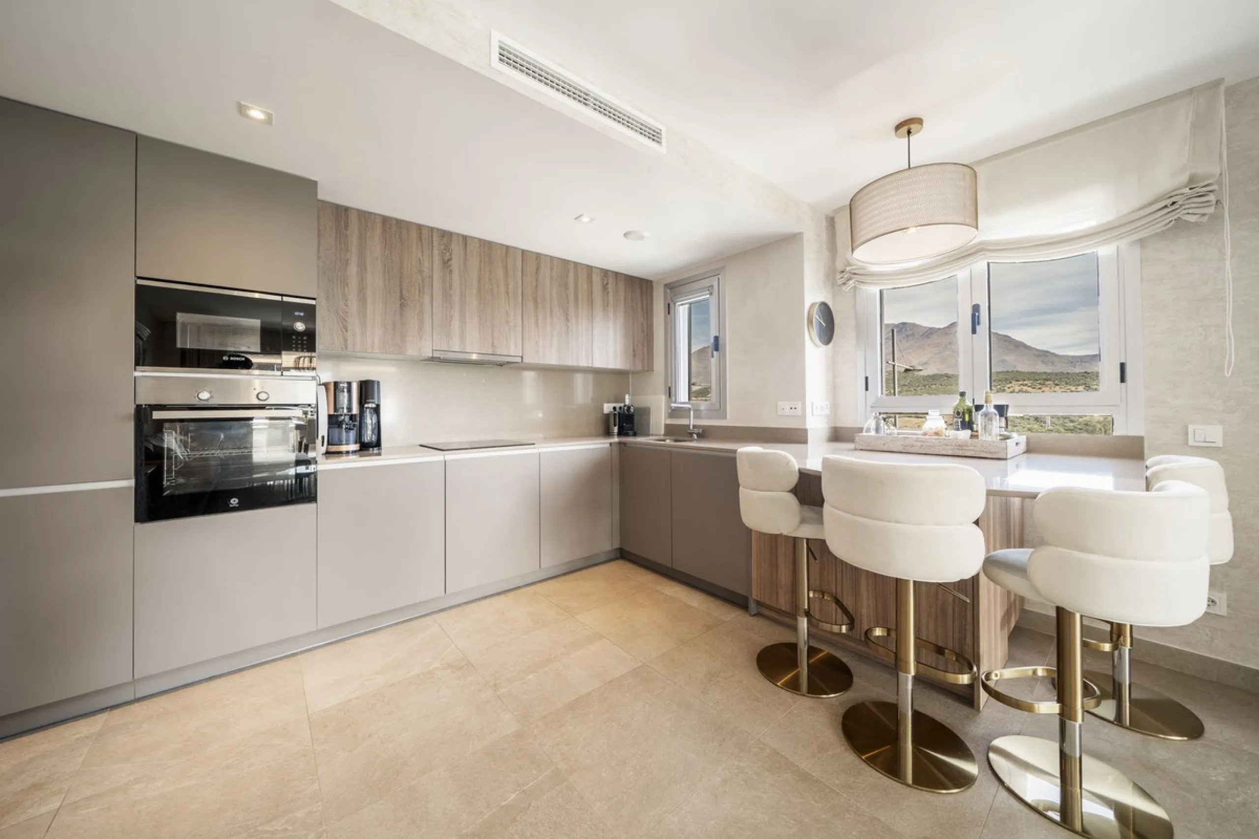 Elegant 3-Bedroom Apartment in Sunny Golf, Estepona