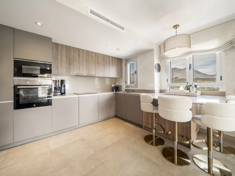Elegant 3-Bedroom Apartment in Sunny Golf, Estepona
