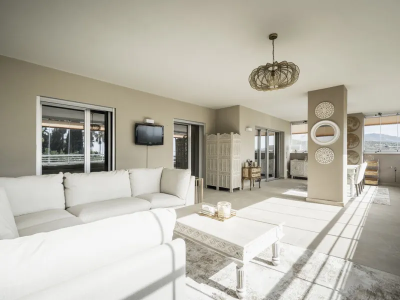 Elegant 3-Bedroom Apartment in Sunny Golf, Estepona
