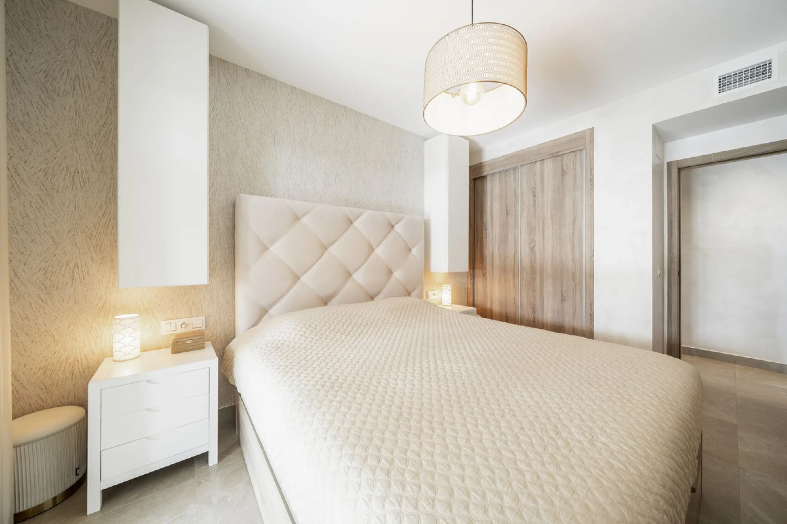 Elegant 3-Bedroom Apartment in Sunny Golf, Estepona